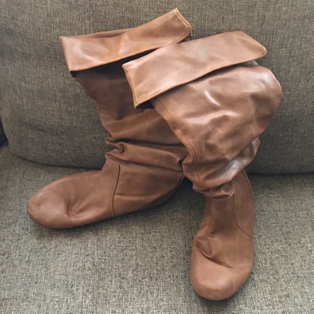 Slouched tan boots